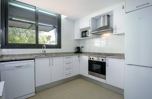 El Mas Oliva House | Charming Townhouse with Pool & Garden in Central Roses