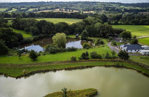 Hadlow Down House | Charming tranquil Shepherds Hut with lakeside balcony 'Roach'