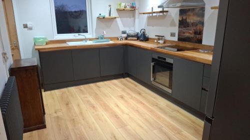 Cilgerran House | Charming tree top cottage overlooking River Teifi