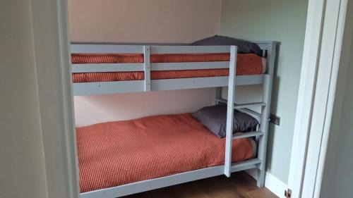 Cilgerran House | Charming tree top cottage overlooking River Teifi