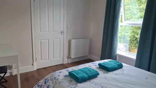 Cilgerran House | Charming tree top cottage overlooking River Teifi