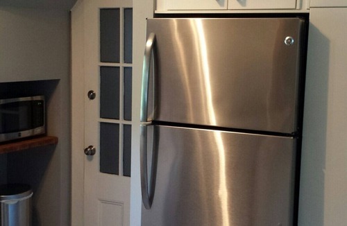 Jamaica Plain Apartment | Charming Tree Top Victorian - Two Bedroom Retreat