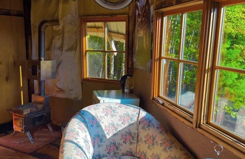 Braintree Cabin | Charming TREEHOUSE in remote location