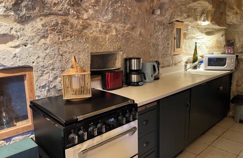 Le Puy-Notre-Dame House | Charming troglodyte experience & art of living