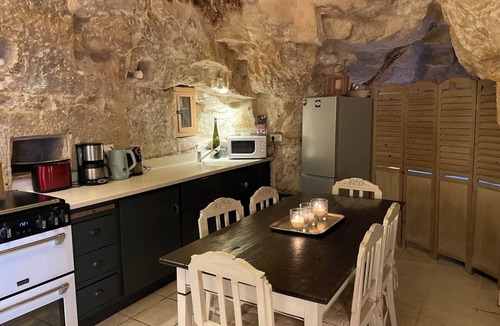 Le Puy-Notre-Dame House | Charming troglodyte experience & art of living