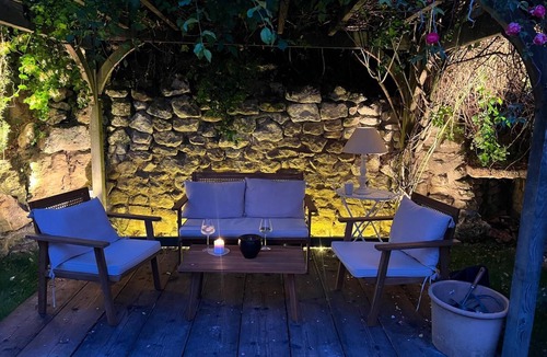Le Puy-Notre-Dame House | Charming troglodyte experience & art of living