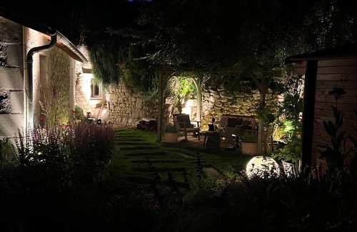 Le Puy-Notre-Dame House | Charming troglodyte experience & art of living