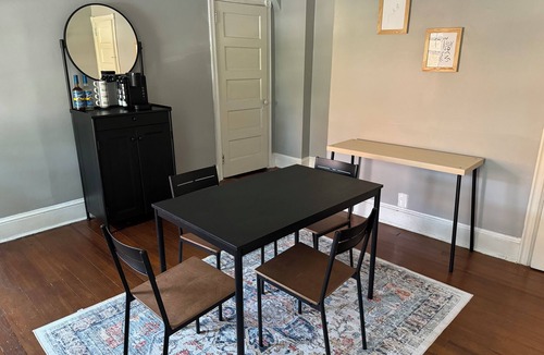 Forty Acres Apartment | Charming Trolley Square 1-bedroom apartment