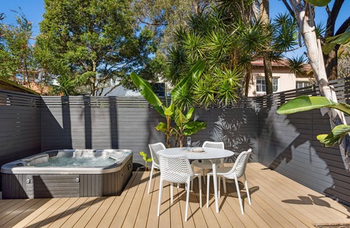 Bondi Beach House | Charming Tropical Bondi Retreat