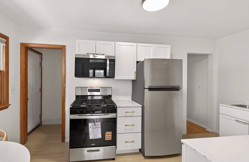 Wenonah House | Charming Two-Bedroom Near Parks and Lakes in Minneapolis!
