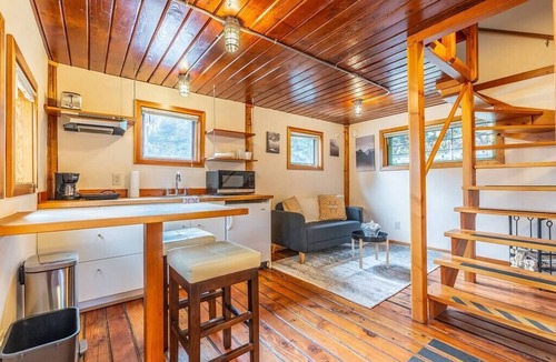 Broadway Apartment | Charming two-level retreat