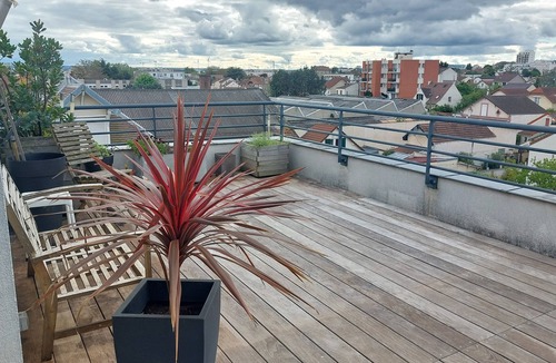 Argenteuil Apartment | Charming two-room attic apartment with large terrace