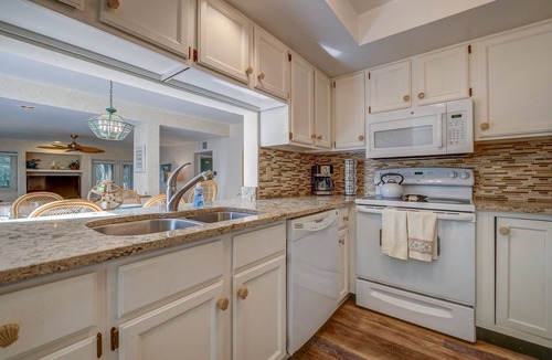 Palmetto Dunes Condo | Charming Two Bedroom First Floor Condo Close To Tennis, Golf, and The Beach.