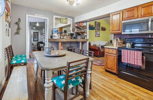 Union House | Charming Union Home w/Backyard, Fire Pit!