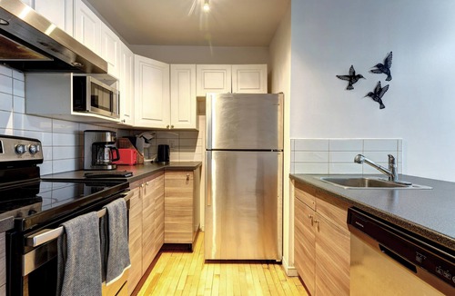 Francois-Perrault Apartment | Charming unit with Balcony - Near Highway 40