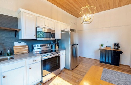Crestline Heights Apartment | Charming Updated Loft with KING BED!