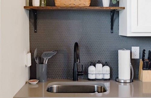 Crestline Heights Apartment | Charming Updated Loft with KING BED!