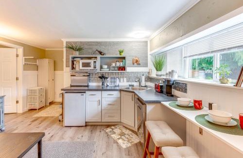 Lake Stevens House | Charming Updated Retreat Walk to Lake Stevens!