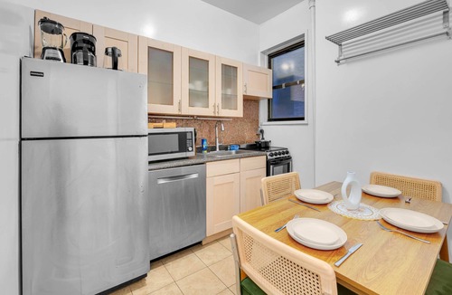 Upper East Side House | Charming Upper East Side Gem W Backyard