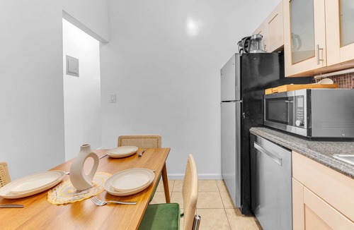 Upper East Side House | Charming Upper East Side Gem W Backyard