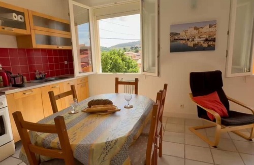 Port-Vendres Apartment | Charming Upper Floor Apartment With Aircon For Up To 4 People