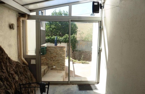 Port-Vendres Apartment | Charming Upper Floor Apartment With Aircon For Up To 4 People