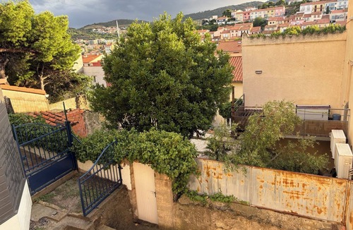 Port-Vendres Apartment | Charming Upper Floor Apartment With Aircon For Up To 4 People