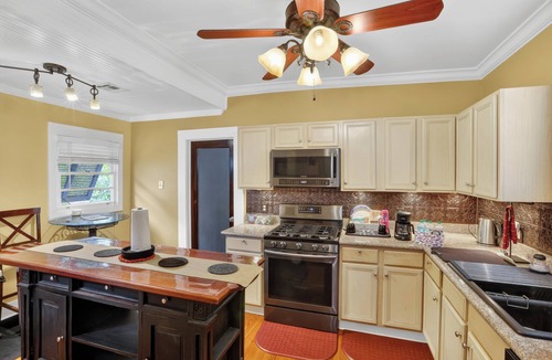 Irish Channel House | Charming Uptown Guest Suite Private Bed & Bath