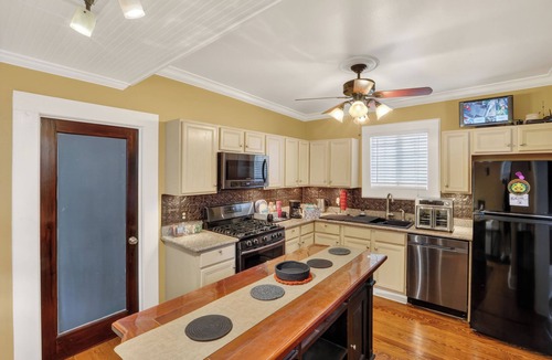 Irish Channel House | Charming Uptown Guest Suite Private Bed & Bath