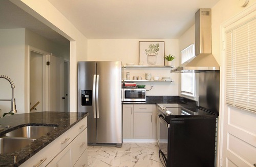Lansing House | Charming Urban Cottage