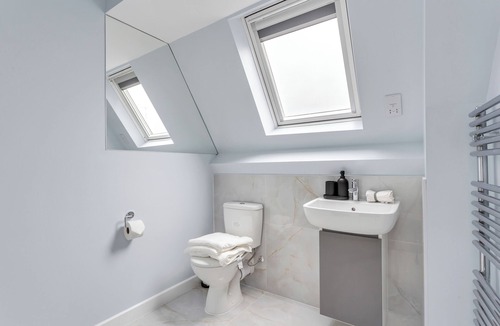 High Barnet Apartment | Charming Urban 2-Bedroom Retreat