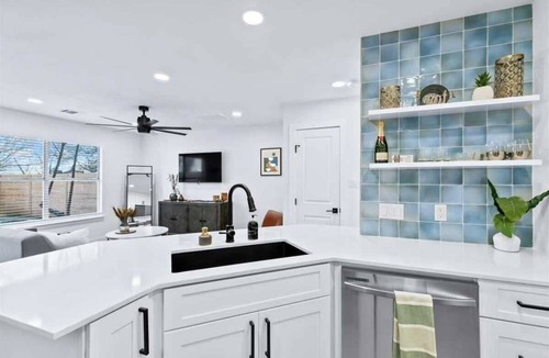 Tanglewood Forest House | Charming Urban Home with pet friendly backyard