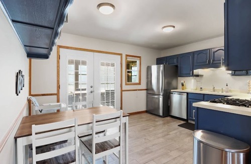 Country Club Estates House | Charming Lake Geneva Getaway 4/2 with Hot Tub