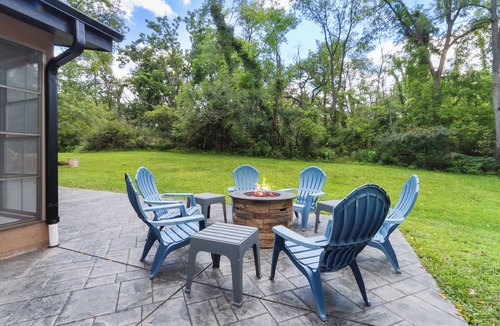 Country Club Estates House | Charming Lake Geneva Getaway 4/2 with Hot Tub