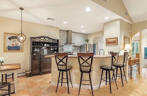 Manchester-by-the-Sea House | Charming 5-bedroom Home by the Sea