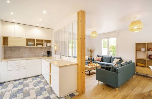 Ploubalay House | Charming vacation home with swimming pool