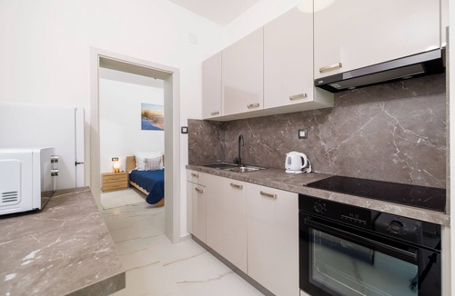 Kras Apartment | Charming vacation apartment with swimming pool, barbecue & private parking space
