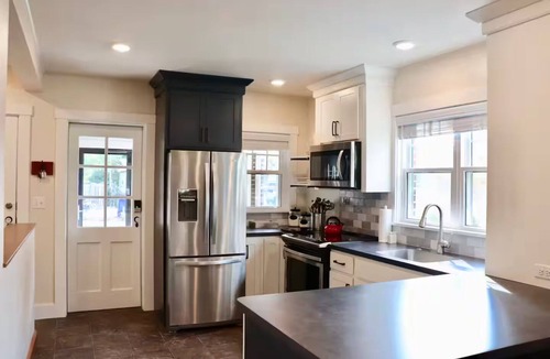 Burwell Cottage | Charming Vacation Getaway