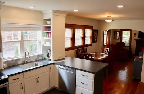 Burwell Cottage | Charming Vacation Getaway