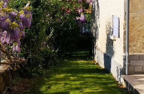 Nalliers House | Charming Vendée gîte - L'Eglantine Heated pool in season!