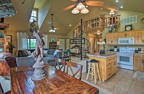 Vian House | Charming Vian Retreat w/Private Deck & Grills!