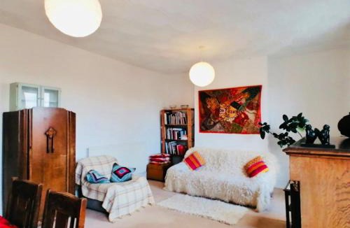 Woolwich Common Apartment | Charming Victorian flat with free parking