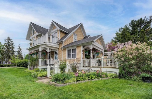 New Buffalo House | Charming Victorian, Private Hot Tub
