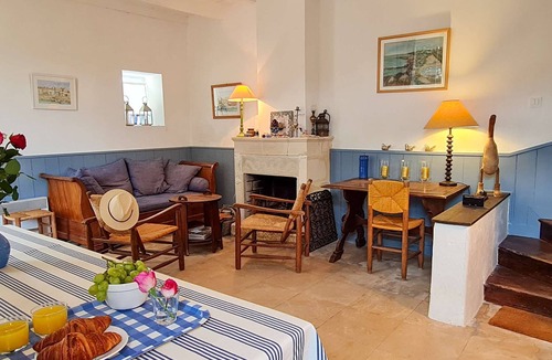 La Couarde-sur-Mer House | Charming village house with courtyard + parking