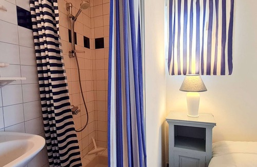 La Couarde-sur-Mer House | Charming village house with courtyard + parking