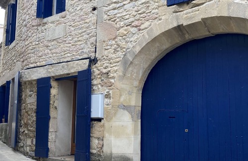 Nages-et-Solorgues House | Charming Village House, Maison Bleu, near beaches, mountains, historic sites