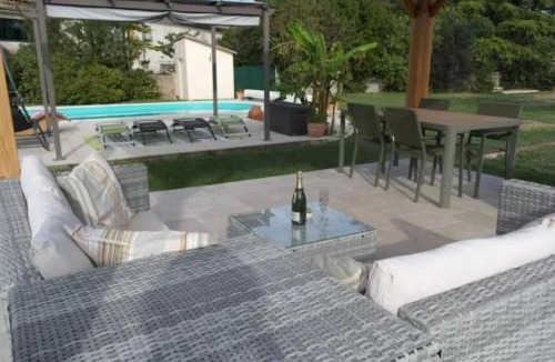 Ecusson Villa | Charming Villa avec Piscine Privée à Montpellier