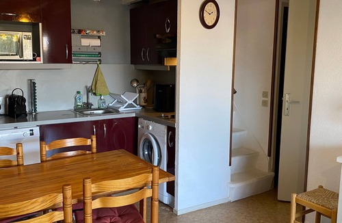 Leucate Villa | Charming Villa by Leucate Lake: 3BR, Terrace, Parking, Pets Allowed, Sleeps 6