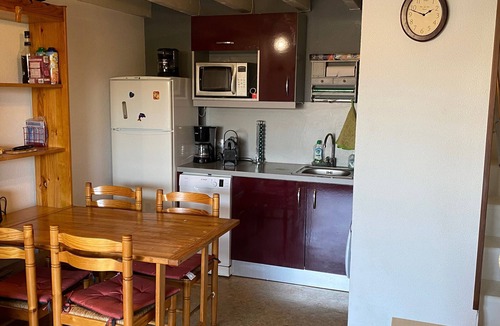Leucate Villa | Charming Villa by Leucate Lake: 3BR, Terrace, Parking, Pets Allowed, Sleeps 6