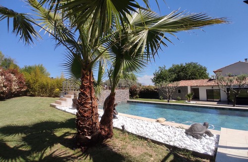 Aix-en-Provence Villa | CHARMING VILLA HEATED POOL APRIL10 TO OCTOBER30 PRIVATE FENCED GARDEN
